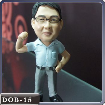 DOB-15帥氣上班族公仔，只要提供正面清晰的照片,就可以製作囉!工作天7-14天